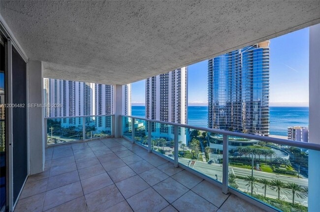 Building Photo - 100 Bayview Dr