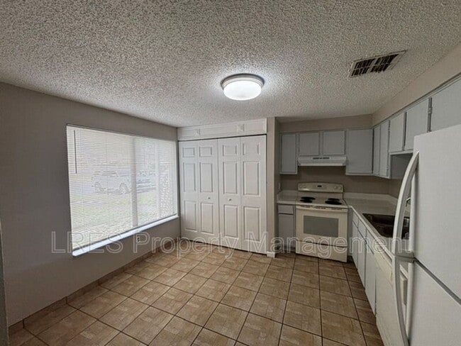 Building Photo - 4974 Sanoma Village