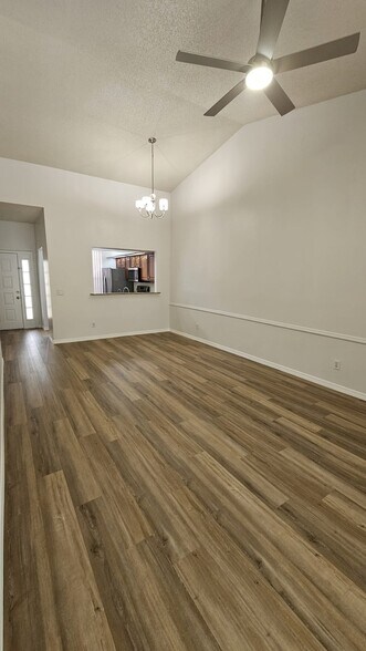 Building Photo - 13117 Summerton Dr