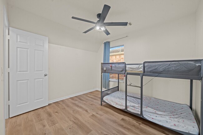 Building Photo - 16530 Bristle Creek Dr