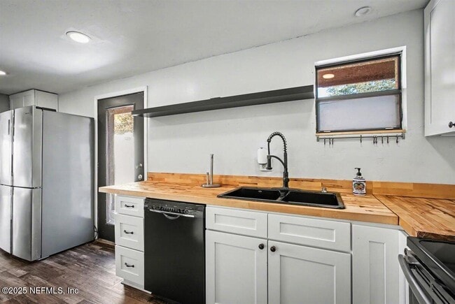 Building Photo - 1569 Arcadia Dr