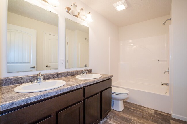 Building Photo - Charming 3-Bedroom Home with Spacious Yard in North Tulsa