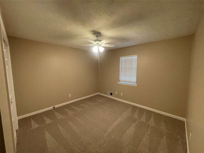 Building Photo - 55 Hunt Ridge Dr