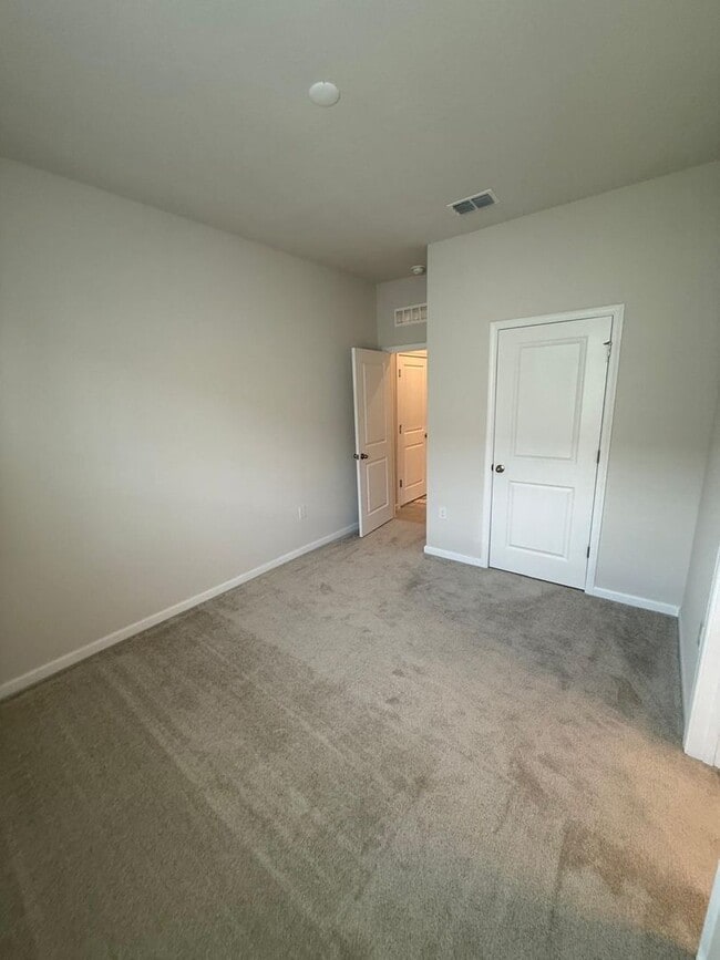 Building Photo - Beautiful 3BR/3BA Home in Creekside