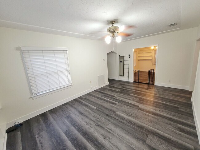 Building Photo - St. Petersburg Pool Home - 3 Bedroom 2 Bath