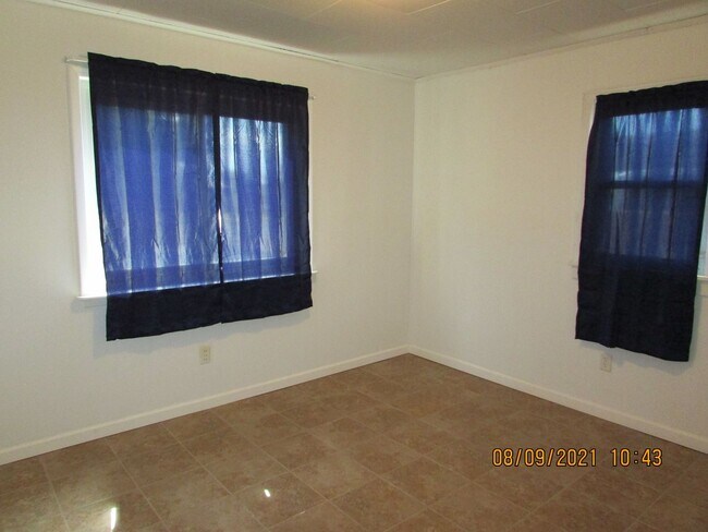 Building Photo - Newly remodeled 5 bedroom/2 bath home