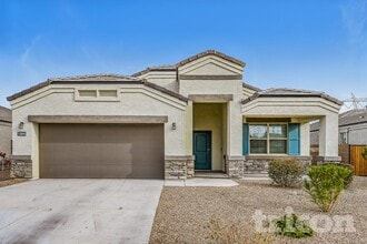 Building Photo - 30094 W Clarendon Ave