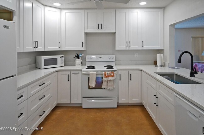 Building Photo - 3799 S Banana River Blvd
