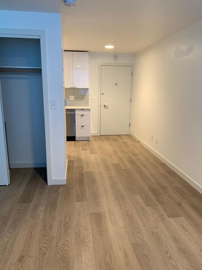 Interior Photo - Val Anne