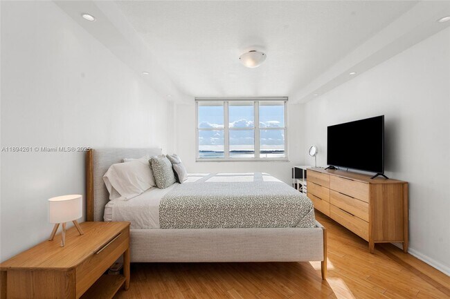 Building Photo - 800 Claughton Island Dr