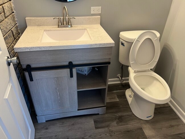 Building Photo - 385 Dover Ln