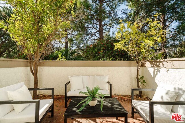 Building Photo - 17158 Palisades Cir