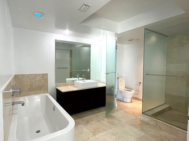 Building Photo - 200 Sunny Isles Blvd