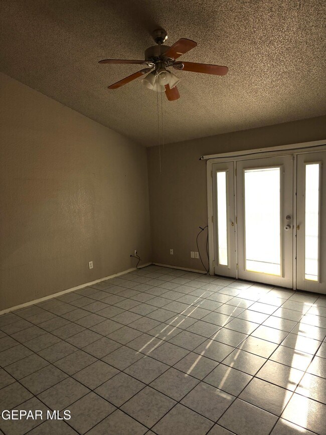 Building Photo - 10950 Delafield Dr