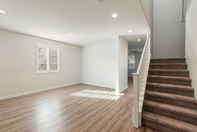 Building Photo - Comfort Meets Coastal Living 4 Bed 2.5 Bath in Oceanside!