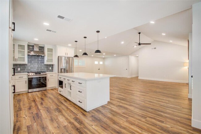 Building Photo - 5735 Grape St