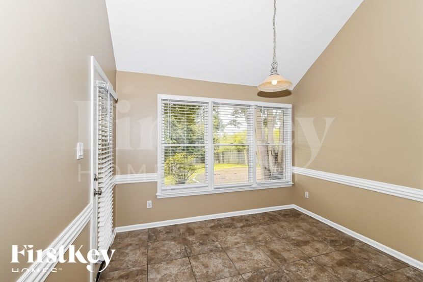 Building Photo - 844 Tropicana Dr E