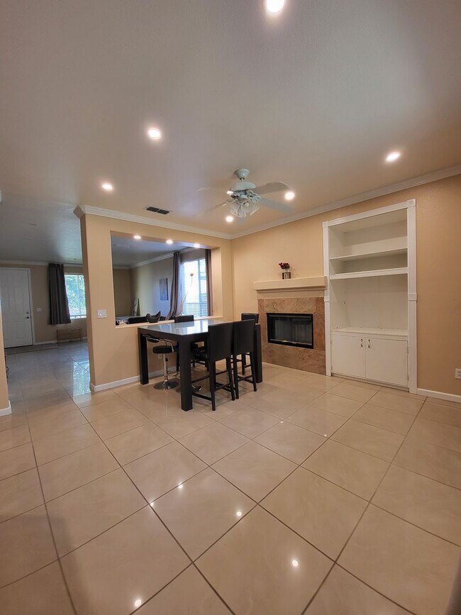 Building Photo - 920 Garcia Dr