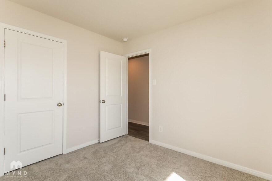 Building Photo - 13015 S Green Wing Cir