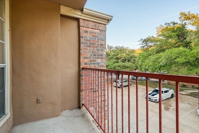 Building Photo - Pointe Condo - 360 / 2222 - Huge 1 Bd - Garage - Patio - Pool - Dog Park - $1095**