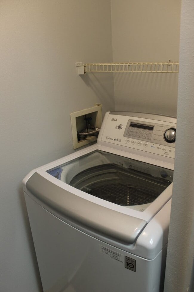 Building Photo - Plantation Point - 1st Floor, 2 Bedrooms