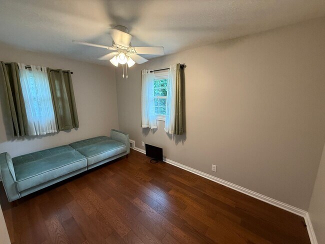 Building Photo - REMODELED 4-BEDROOM HOME W/FENCED YARD