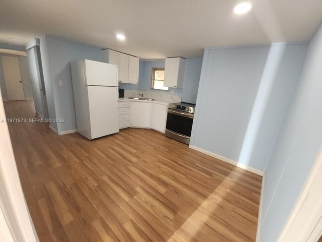 Building Photo - 9165 Highpoint Dr