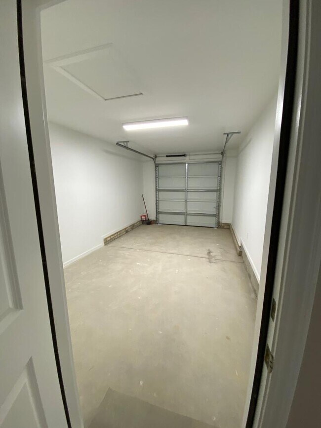 Building Photo - 1961 Glen Manor Ct