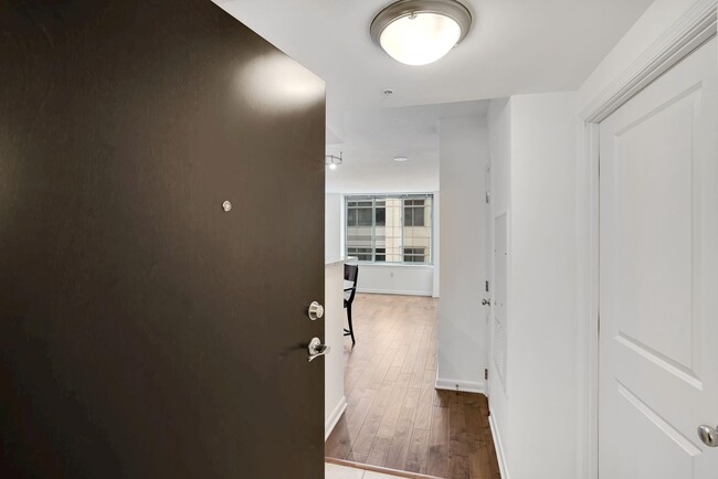 Building Photo - 851 N Glebe Rd