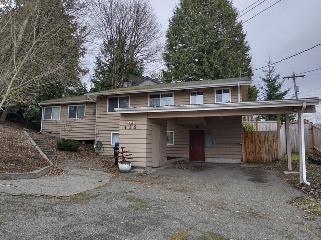 Primary Photo - Spacious 4-Bedroom Contemporary Home with ...