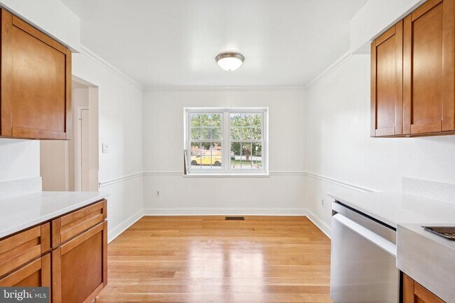 Building Photo - 14844 Cherrydale Dr