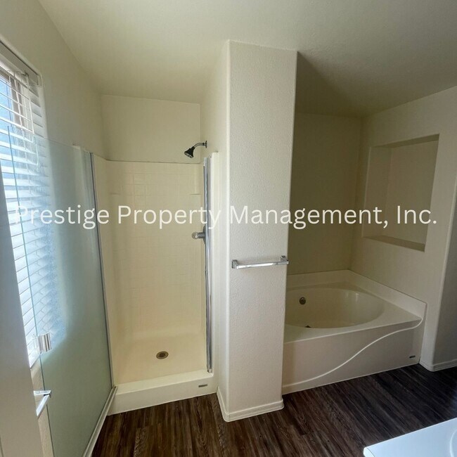 Building Photo - Charming Rita Ranch Home!!!