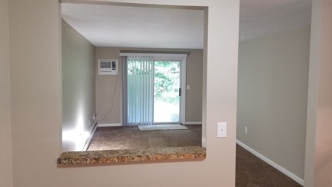 Building Photo - First floor, garden style condominium