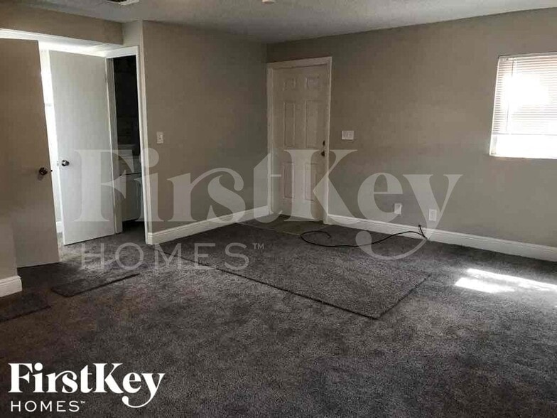 Building Photo - 4882 Pine Cone Ln