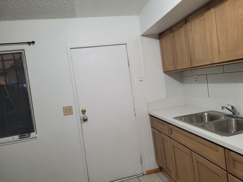 Building Photo - 2894 Demeter Pl