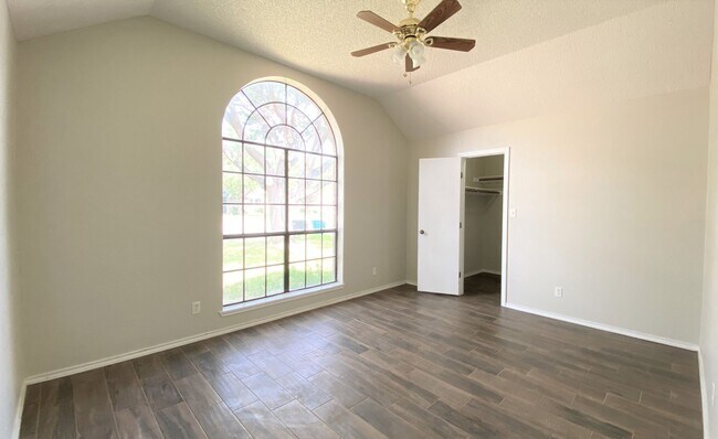 Building Photo - 3Bed/2Bath in Mcallen TX Now Available ( T...