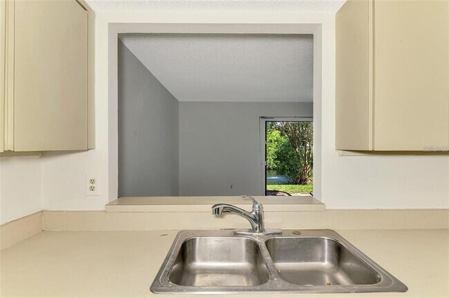 Building Photo - 935 Sunridge Way