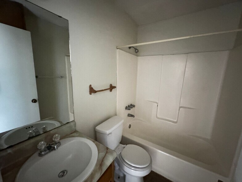 Building Photo - 907 N 7th St