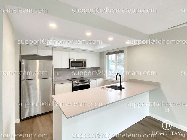 Building Photo - "Charming 1-Bed Waterfront Retreat with Scenic Lake Views & Pool in Kirkland!"