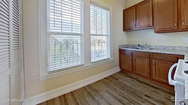 Building Photo - 1279 Belmont Terrace