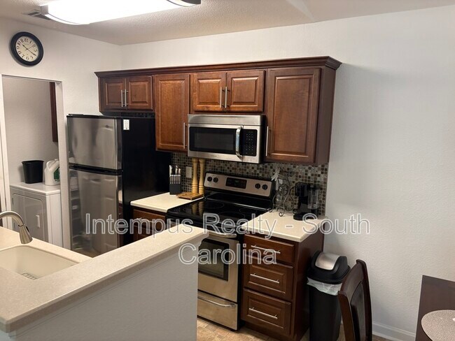 Building Photo - 897 Fording Island Rd