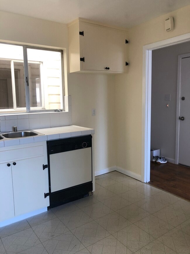 Building Photo - 2233 Taraval St