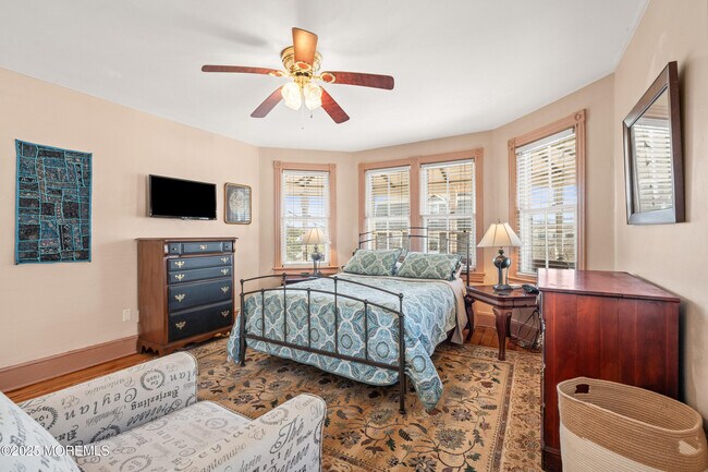 Building Photo - 49 Franklin Ave