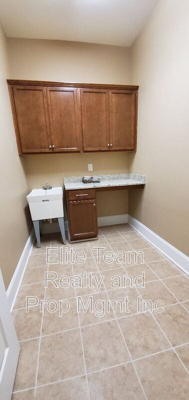 Building Photo - 550 Cottonfield Cir