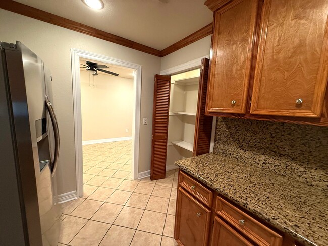 Building Photo - 307 Sue St