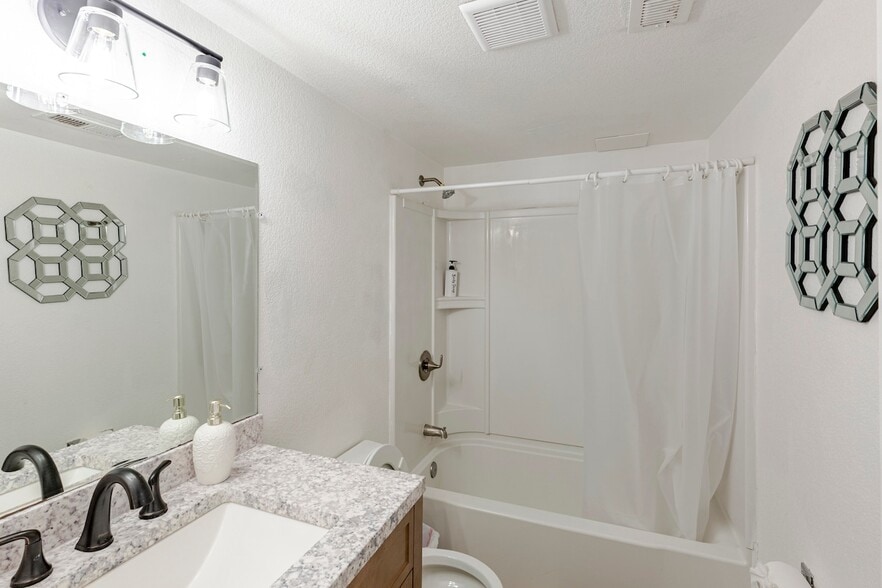 Building Photo - 6129 Wolff St