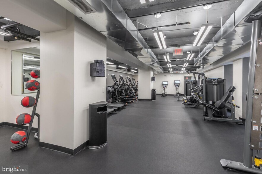 Building Photo - 219 S 18th St