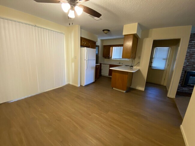 Building Photo - Cozy apartment for rent in Visalia