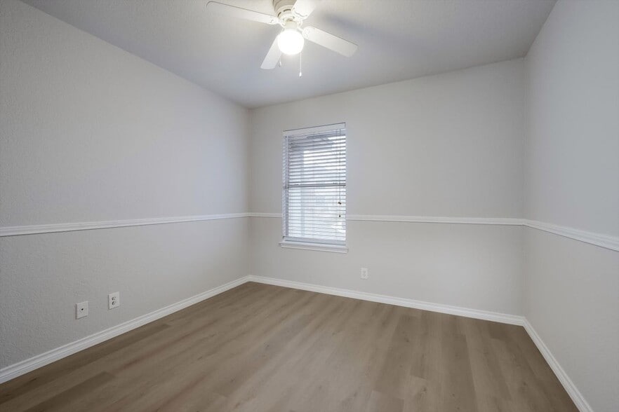 Building Photo - 834 Quitman Oak