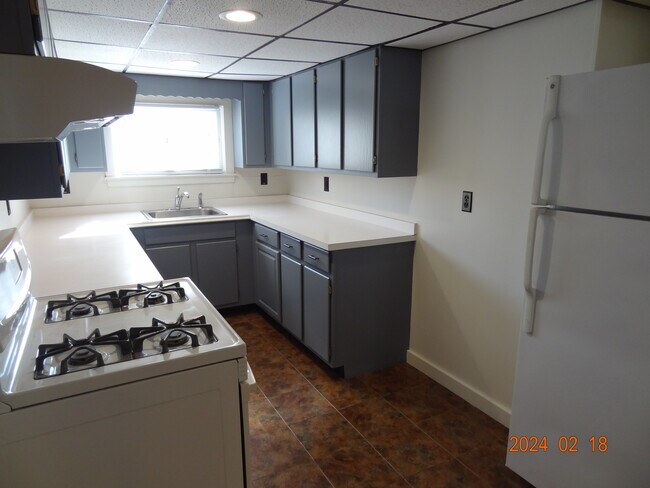 Kitchen - 2 Hartford Ave S